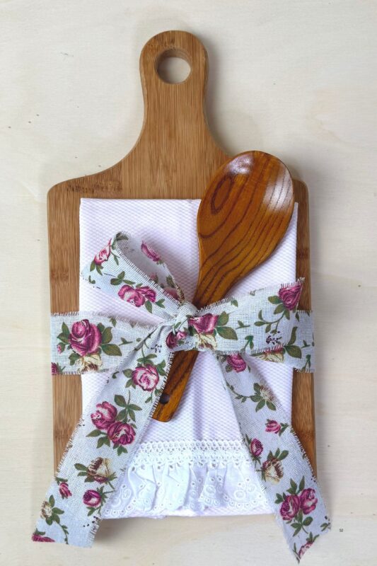 Gift Set Cutting Board & Pink Vintage Towel