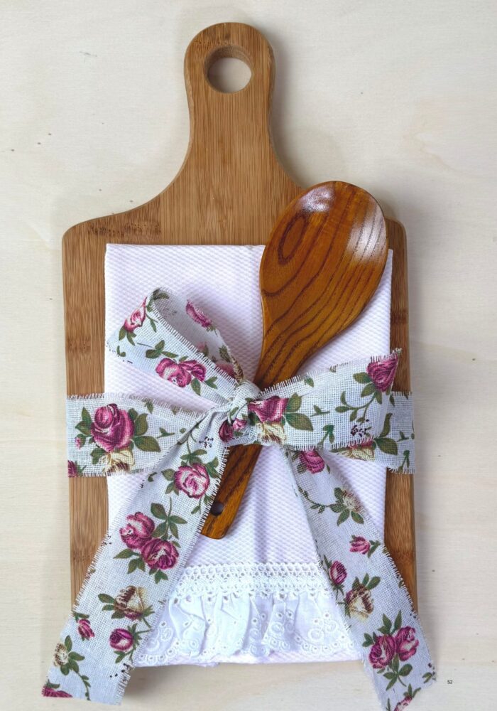 Gift Set Cutting Board & Pink Vintage Towel